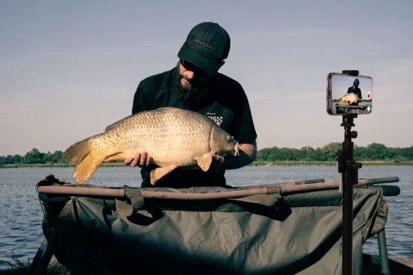 5484 Deeper Bank Stick Phone Holder